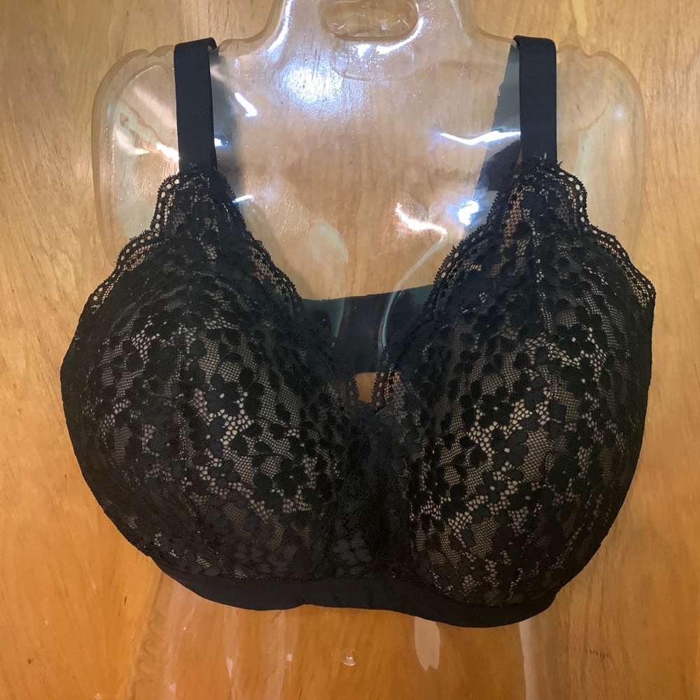 Warner’s black Floral lace wire free bra 40DD